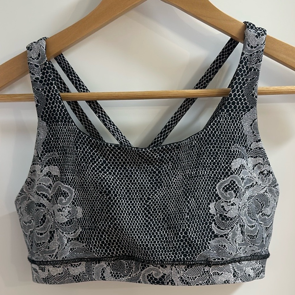 Black and gray lace print luxstreme light energy bra Lululemon, size 8